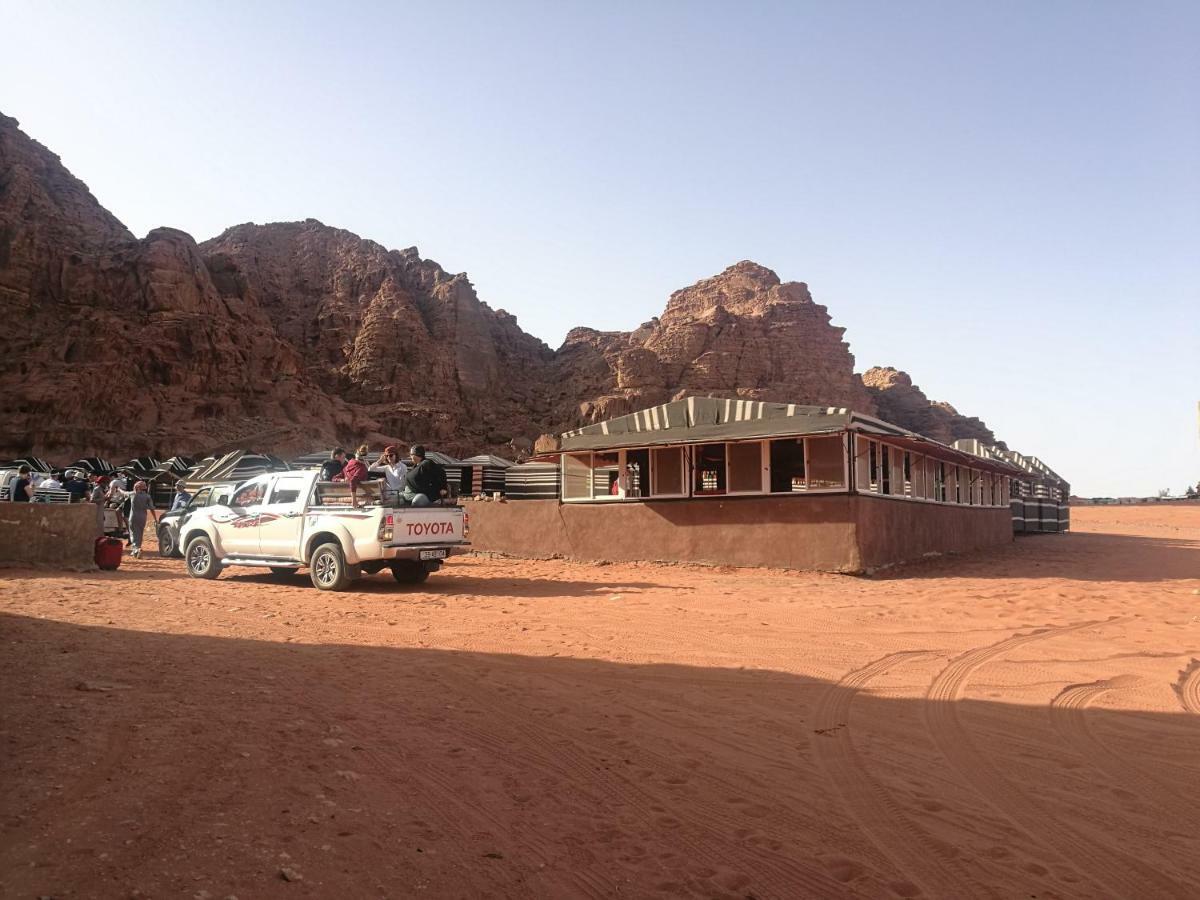 Desert Moon Camp Вади Рум Екстериор снимка